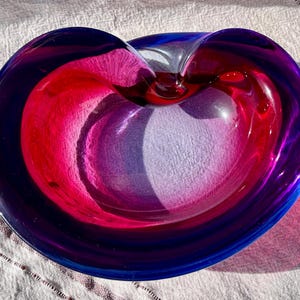Vintage 1960s Murano Sommerso Biomorphic Aschenbecher Teller Electric Blau Lila Glaskunst