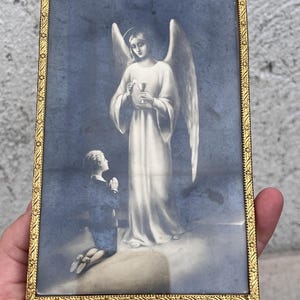 Cadre photo vintage en laiton avec carte postale vintage ange et enfant, décoration religieuse