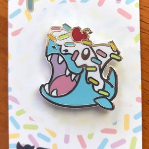 Sundae Shark Hard Enamel Silver 30mm pin / Cute Kawaii Postre Sea Animal Shark Postre Dulces Divertidos