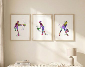 Tennisspeelster aquarel print set van 3, tennis kunst aan de muur, roze tennis decor, mode sport illustratie, meisjeskamer galerij set S29