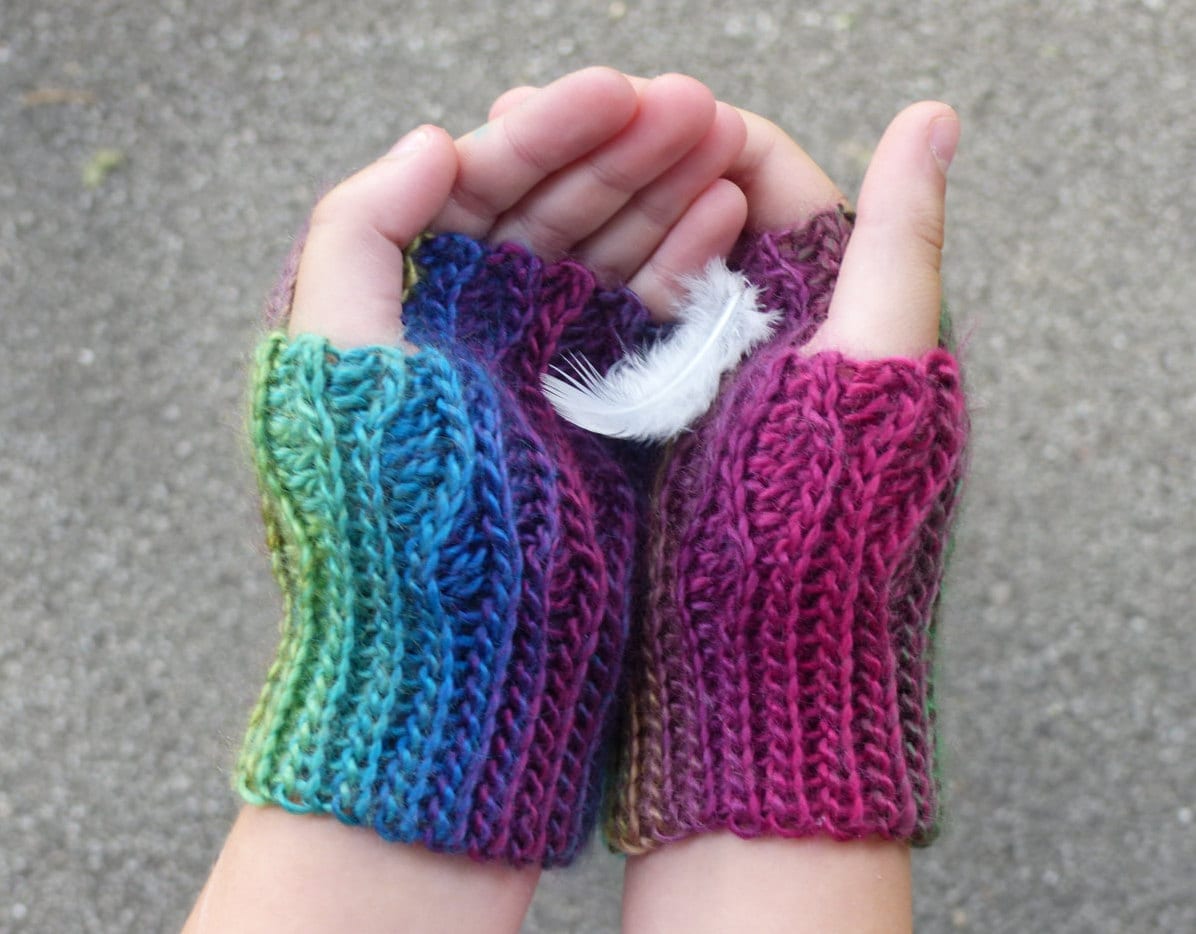 29 Victorian Fingerless Gloves Crochet Patterns to Add Elegant, Vintage Flair 13 Crochet pattern Fingerless Gloves crochet pattern girls