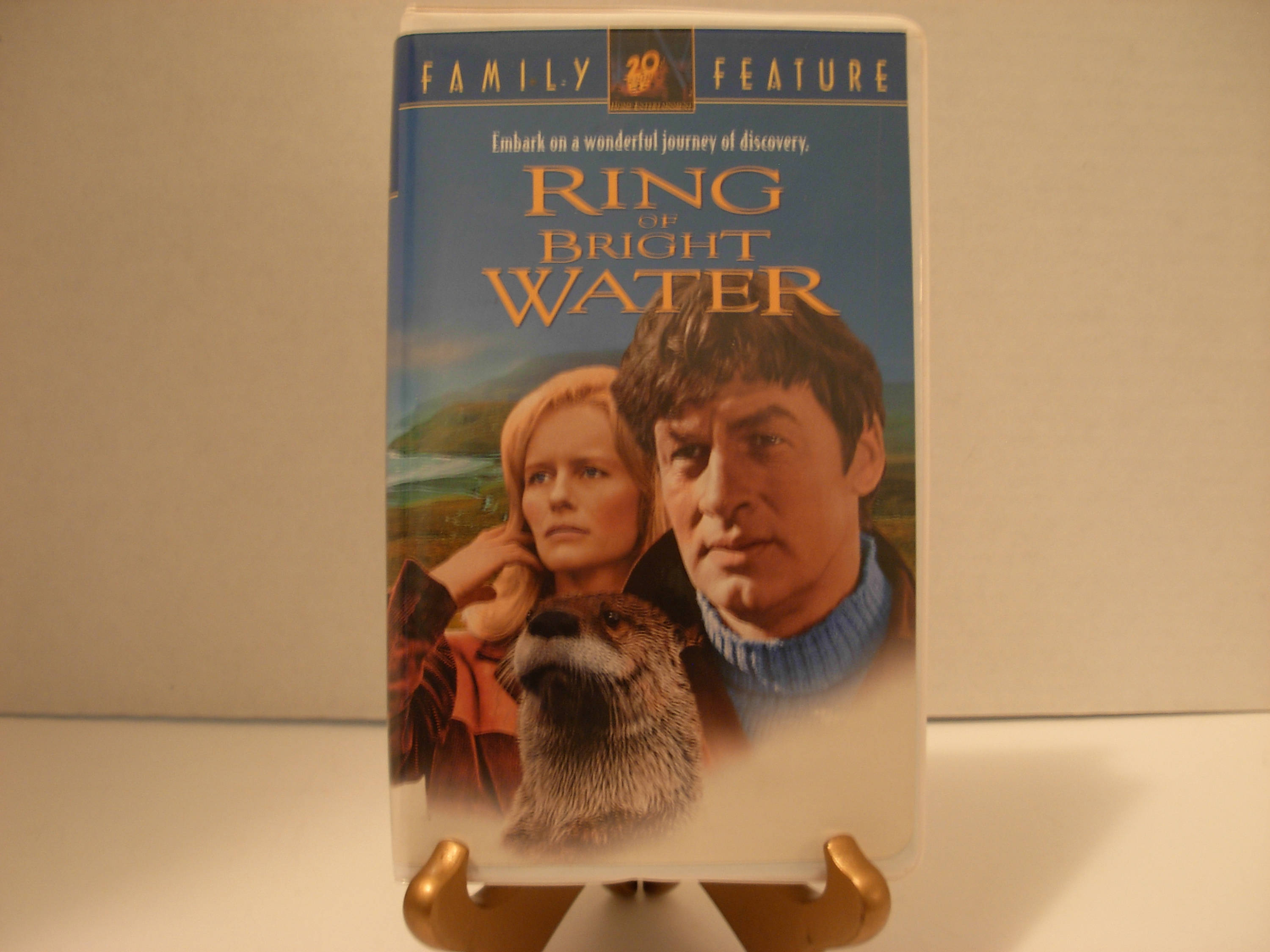 Ring of Bright Water: Maxwell, Gavin: 9780330200363: Amazon.com: Books