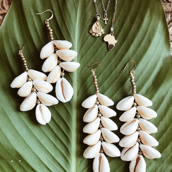 Bahama Mama Cascading Cowrie Earrings// Cowry Earrings, African Earrings, Tassel Earrings, Beach Jewelry, Afrocentric Earrings, Seashell