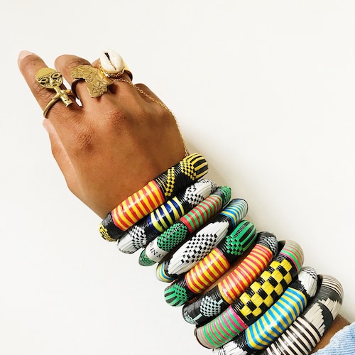 Bracelets voyageur du monde // Bracelet touareg africain, Bijoux africains, Bijoux colorés, Afrocentrique, Bracelets tissés, Bijoux ethniques, Massaï