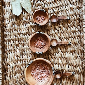 Kleine Batik-Gewürzschalen // Afrikanische Waren, Afrikanische Schalen, Holz-Servierschalen, Olivenholz-Gewürzschalen, Küchendekoration, Handgeschnitzte afrikanische Schalen