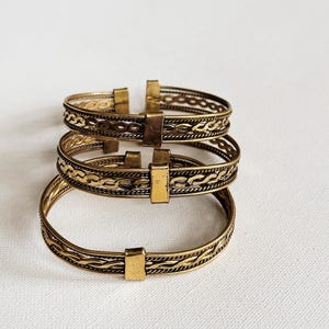 Manchette Afar - Bracelets en laiton, Bracelets joncs superposés, Bijoux africains, Bijoux égyptiens, Bracelets en or, Bracelets en or, Manchettes réglables