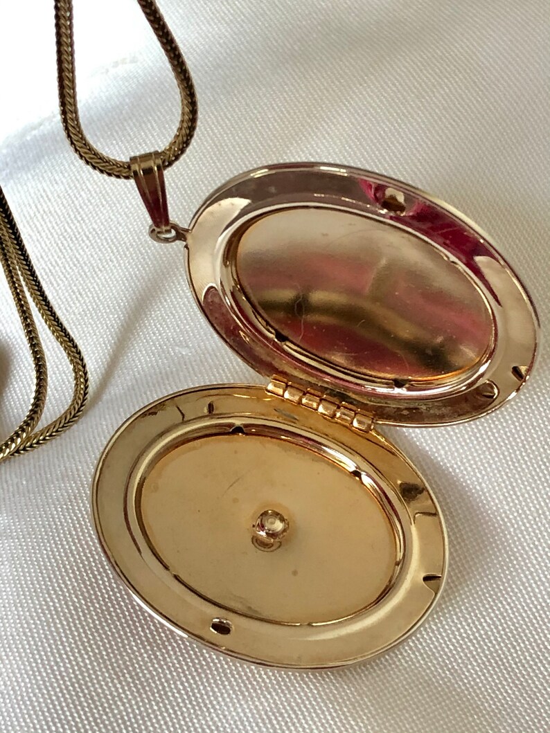 Oval Locket /& GF Chain