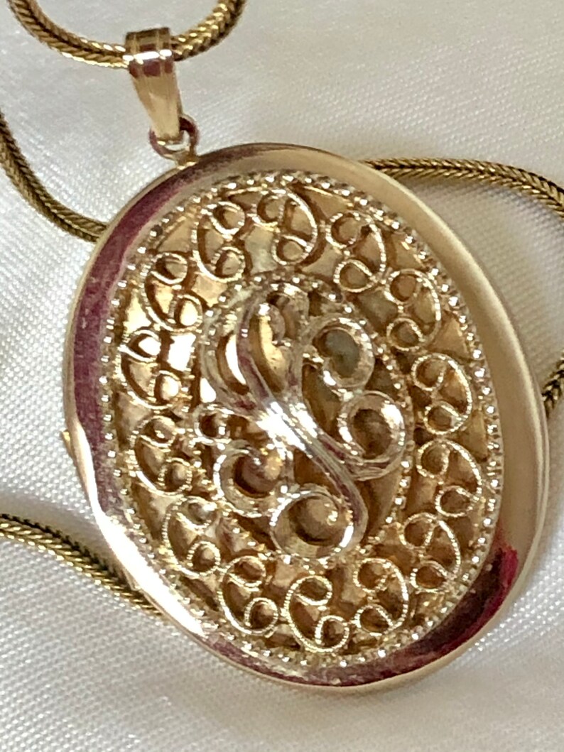 Oval Locket /& GF Chain