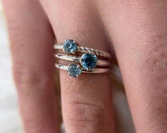 Anillo solitario vintage/nuevo de circonita azul, plata de ley, talla 6,75, apilable, piedra natal de diciembre, un toque clásico y moderno.