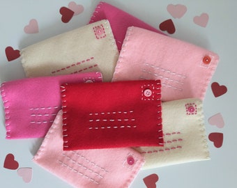 Valentines Day // Felt Envelopes // Love Notes // Pretend Play // Treat Bags // Party Favors // Heartfelt