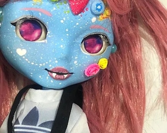 OOAK Cosmos the Blue Alien Híbrido Blythe doll - Read the description