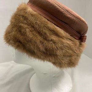 Vintage Union Made Dark Brown Mink Fur Pillbox Hat Women 1950s Mid Century Vintage 1950s Union Made Mink Fur Pillbox Hat Dark Brown  main image 4