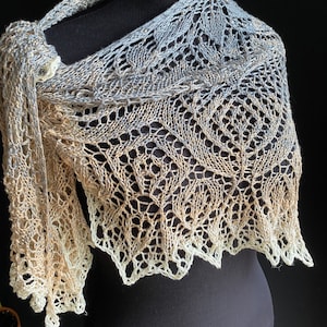 Scialle. Scialle di pizzo. Scialle di pizzo lavorato a mano con perline, scialle di perline/regalo per lei