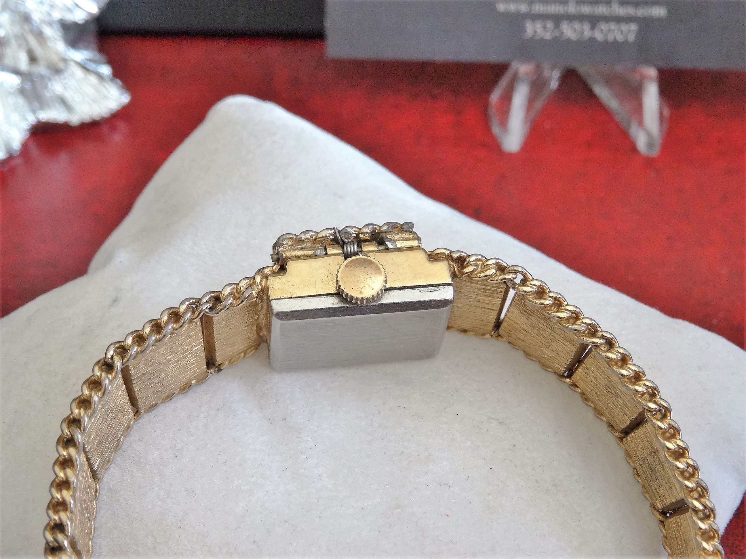 Vintage Swank 17 Jewel Ladies Bracelet Watch Gold Tone Analog Mechanical  14mm