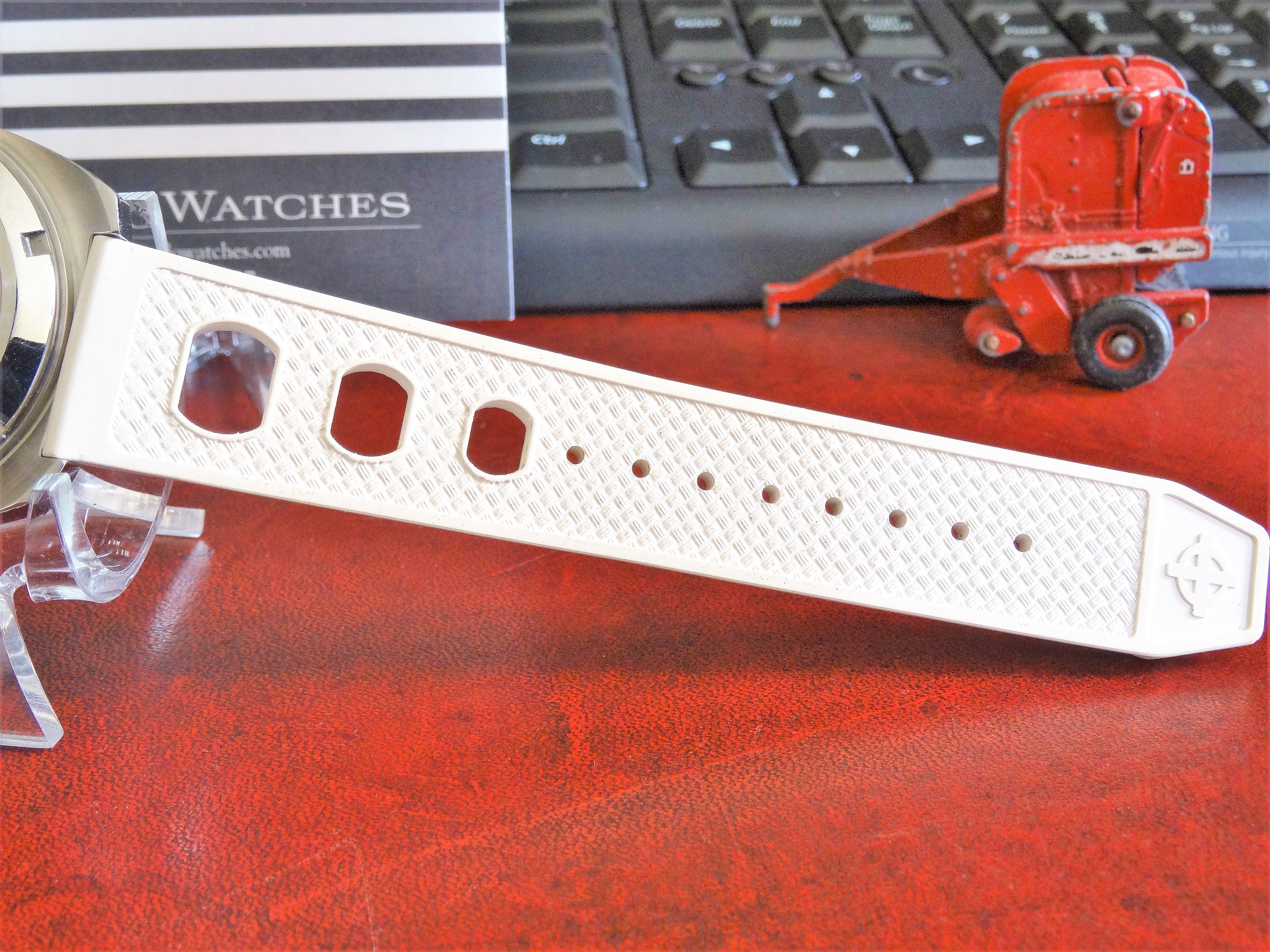 Zodiac Seadragon Swiss Tachymeter W.R. 100M Men's Watch W/ 20mm