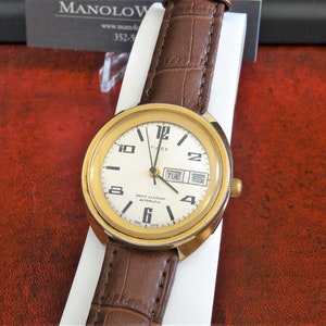 Vtg 1976 Timex Gold Tone W.R. Automatic Day/Date Mens Watch w/ 18mm Leather Band