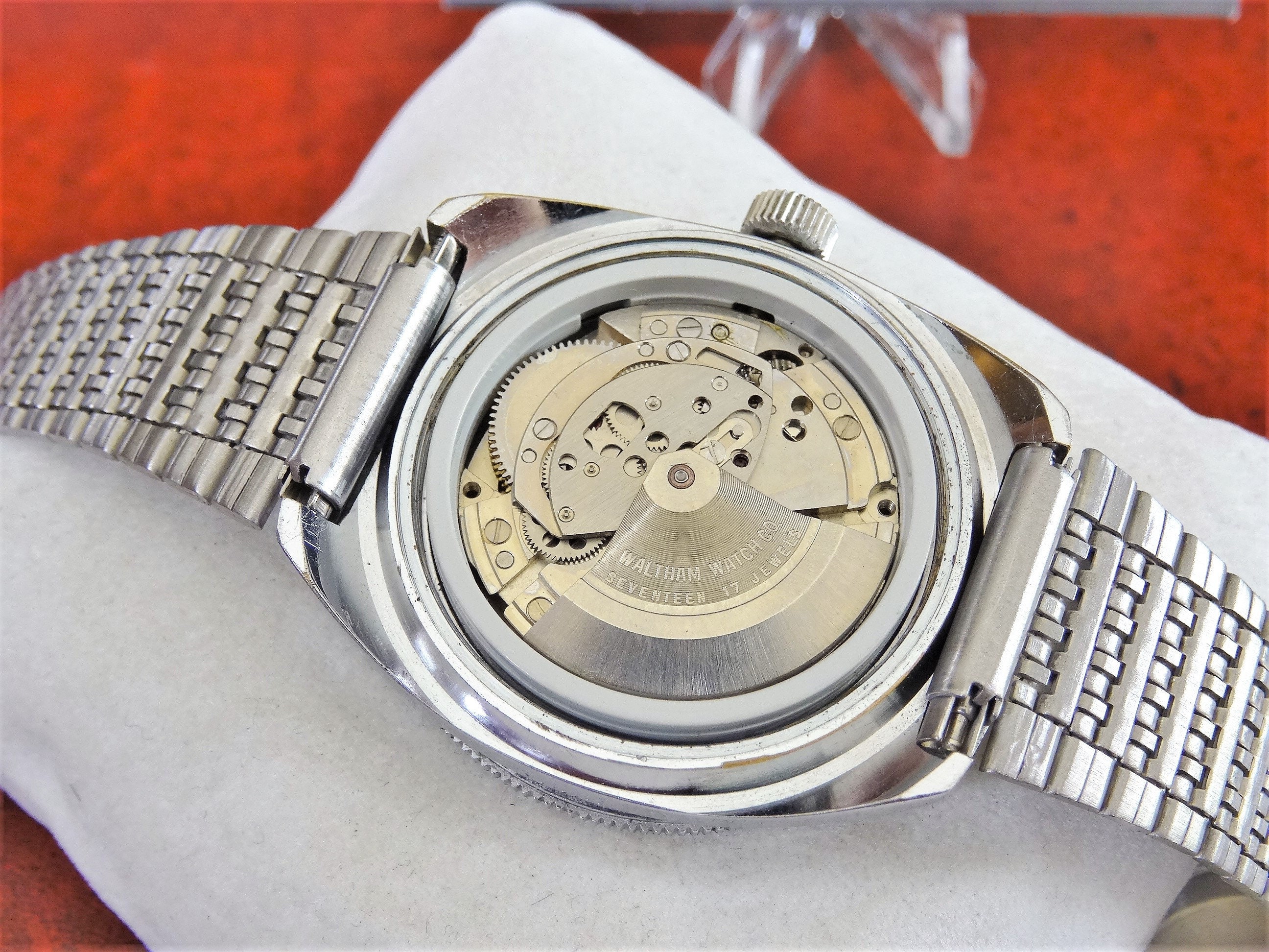 Vtg 1970s Waltham Automatic Day/date 17-J Men's Watch W/ 21mm St