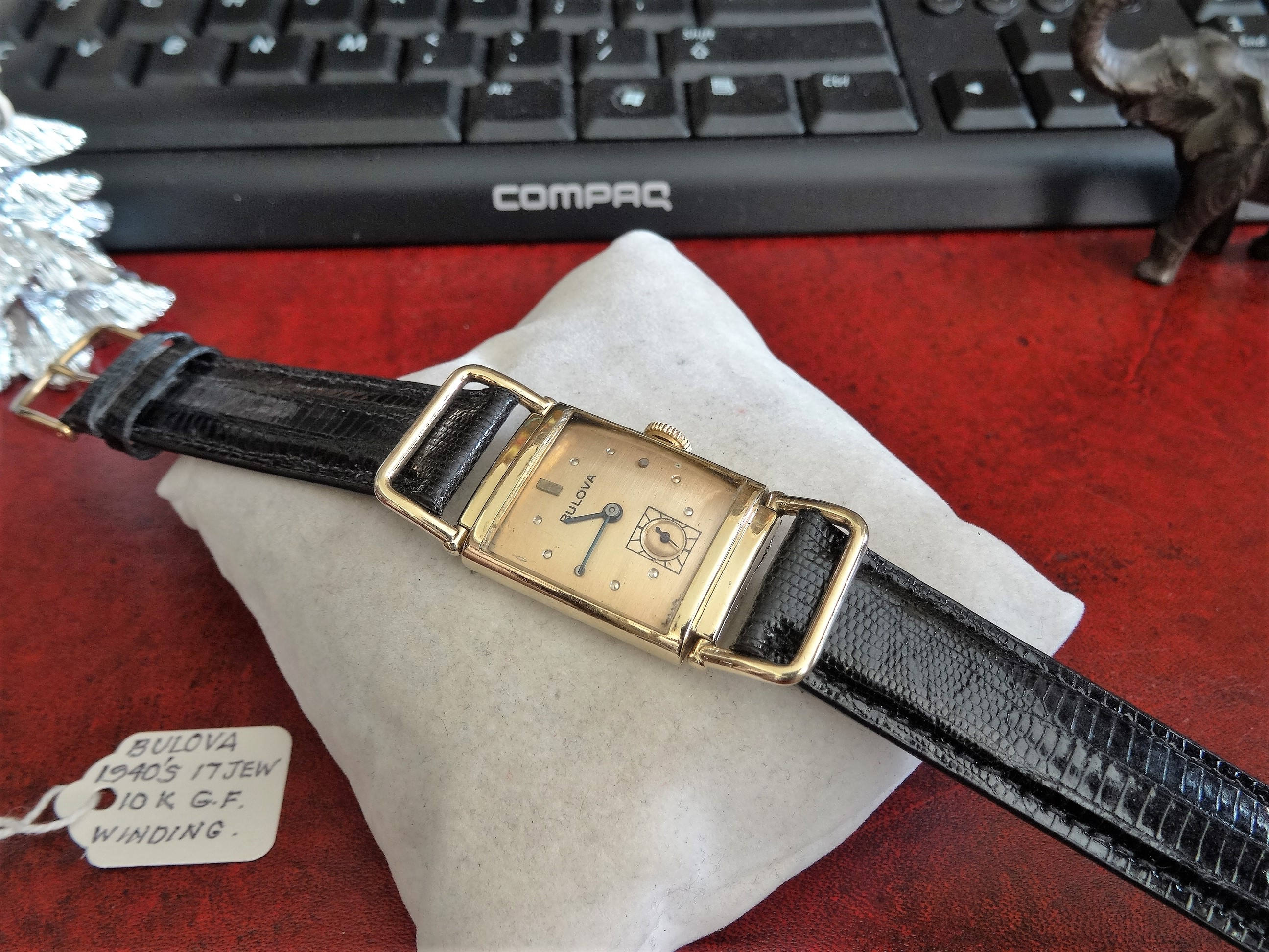 Bulova Gold Tone Vintage Watch with Black Lizard Strap Vintage 1940s Bulova 14K Gold Filled Watch With Lizard Band  main image 4