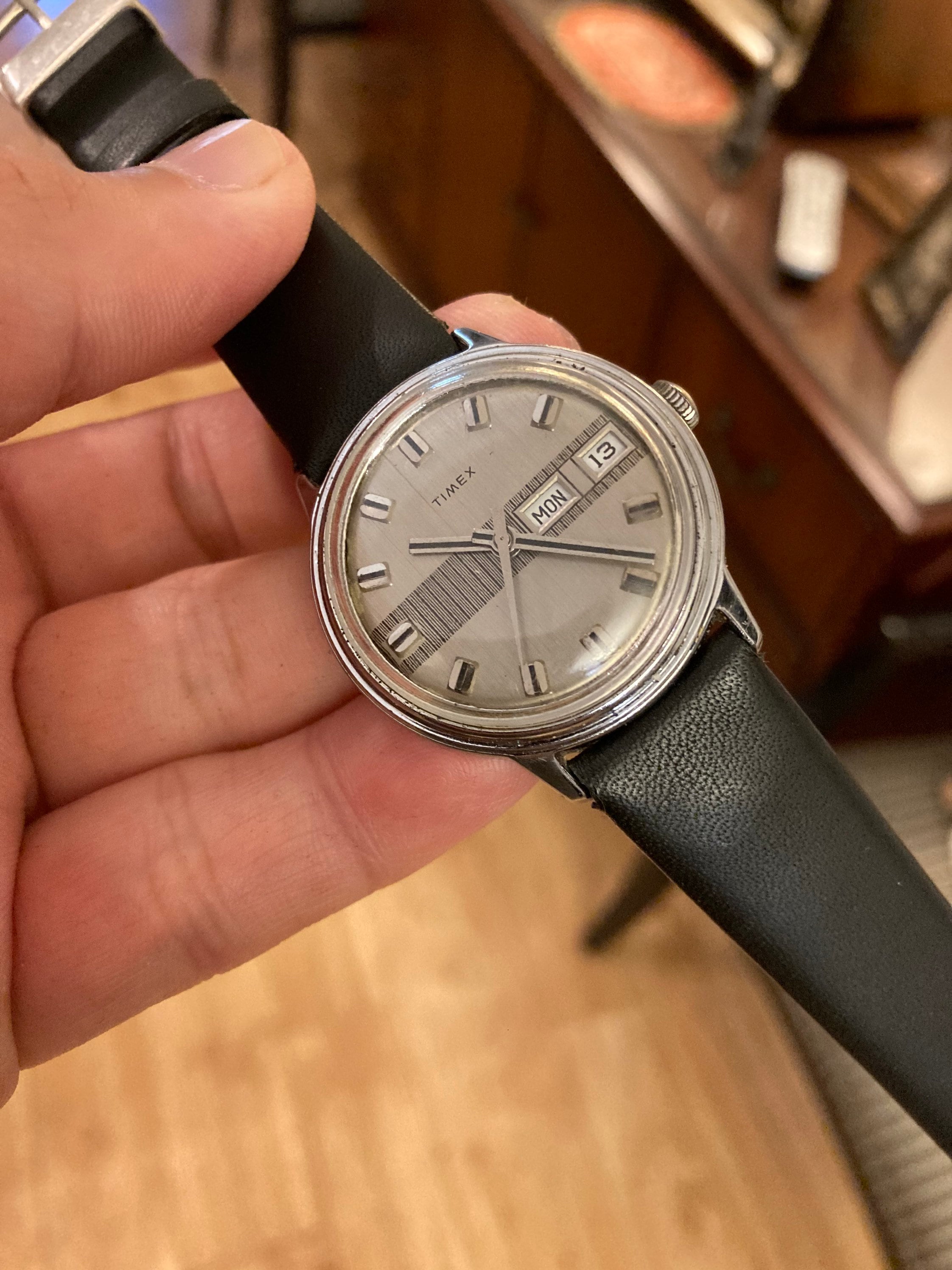 Vintage 1974 Timex Winding Water Resistant Date Men's Watch