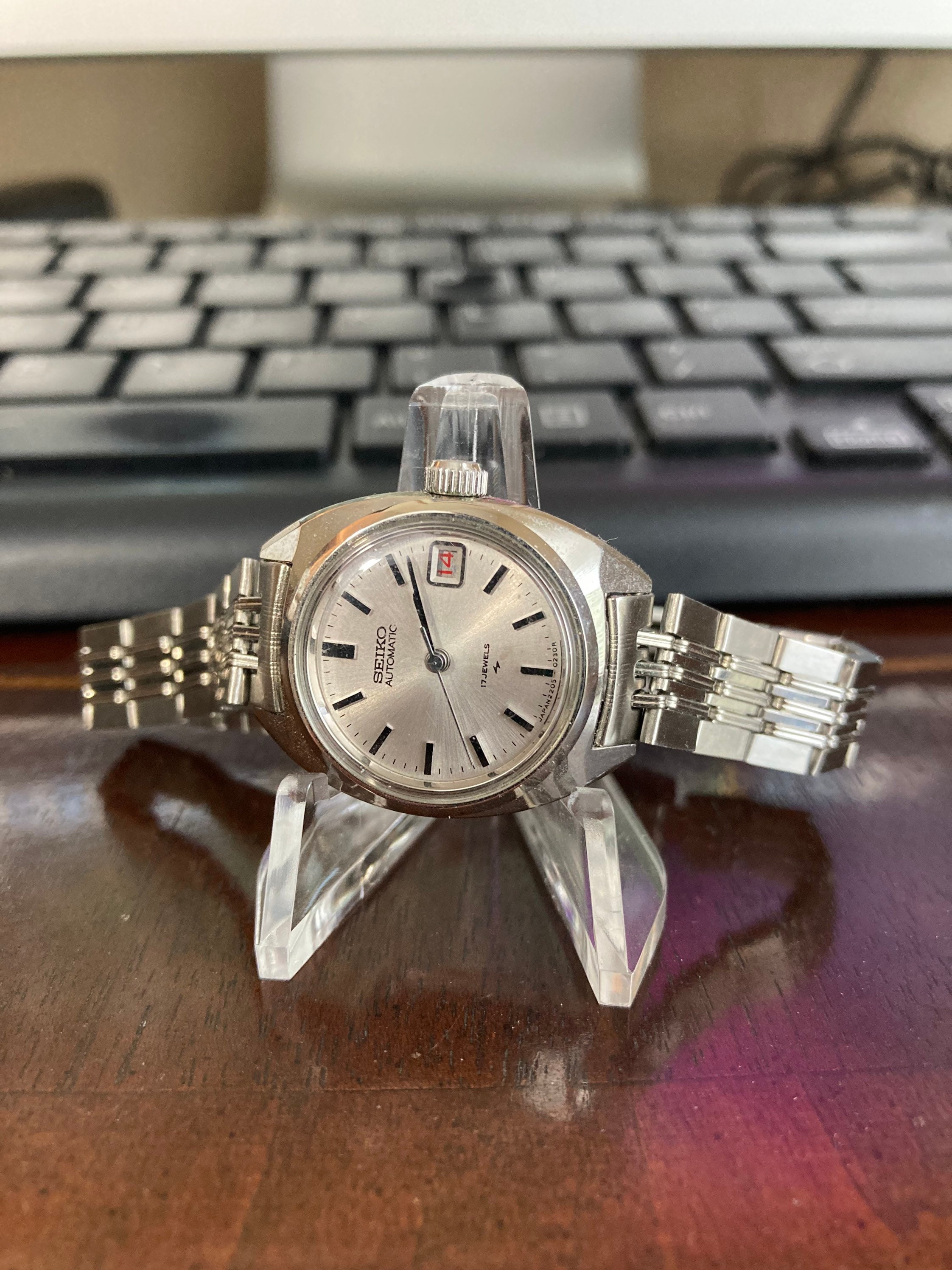 NOS Vintage 1976 Seiko 17-jewels Calendar Date Automatic NOS Vintage 1976 Seiko 17-jewels Calendar Date Automatic