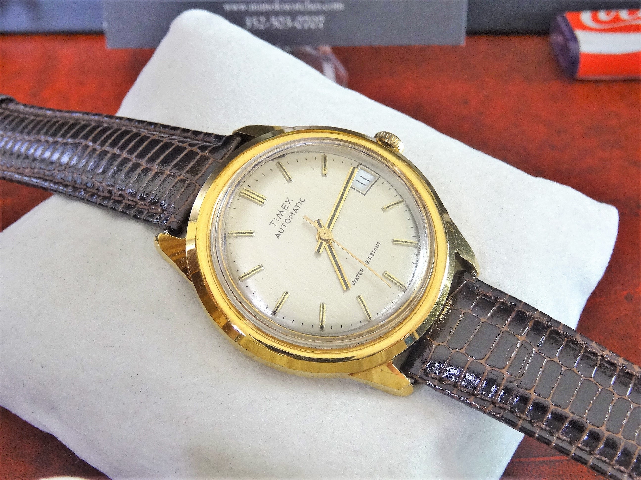 ヴィンテージ Timex ゴールド トーン 自動巻き 防水 メンズ腕時計 (18 