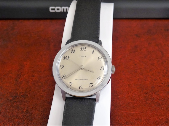 Vintage 1971 Timex Water Resistant Winding Mens Watch W/ 18mm