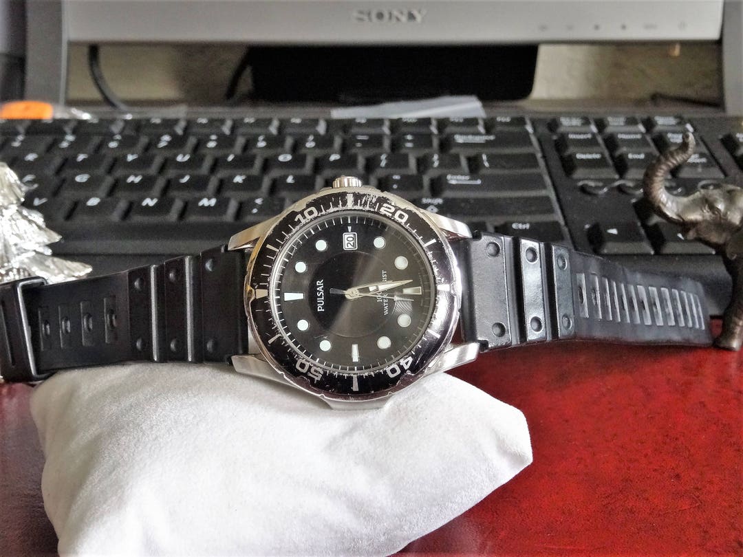 Retro Pulsar 100M Water Resistant Men s Watch W 23mm Silicone