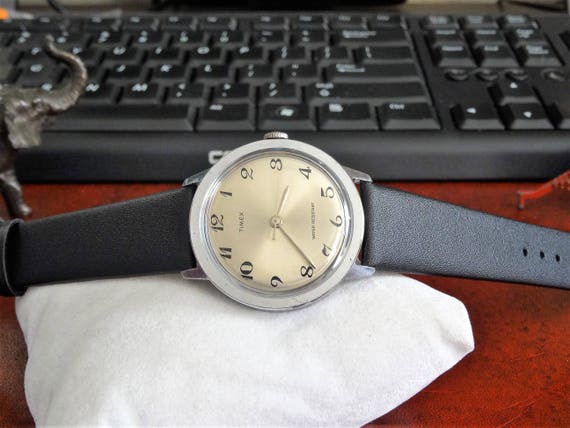 Vintage 1971 Timex Water Resistant Winding Mens Watch W 18mm