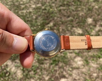 ヴィンテージ 1975 Timex 自動巻き 防水 日付 メンズ腕時計、18 mm