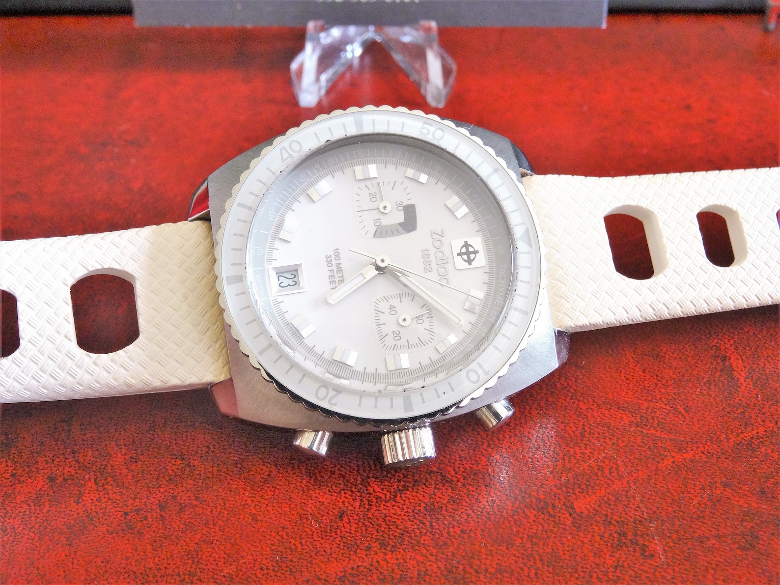 Zodiac Seadragon Swiss Tachymeter W.R. 100M Men's Watch W/ 20mm