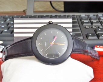 Relógio de quartzo Timex dos anos 80 para peças ou reparos. Os ponteiros não se alinham corretamente!