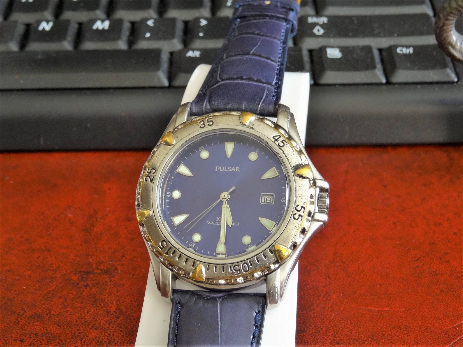 Vintage Pulsar 100M Water Resistant Quartz Mens Watch W/ 20mm Hadley