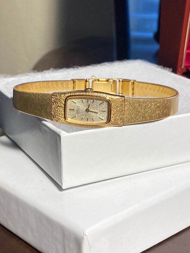 Seiko watch store bands gold