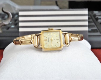 Vintage 1971 Seiko Gold Tone Hand Winding Ladies Watch w/ Gold Tone Band!