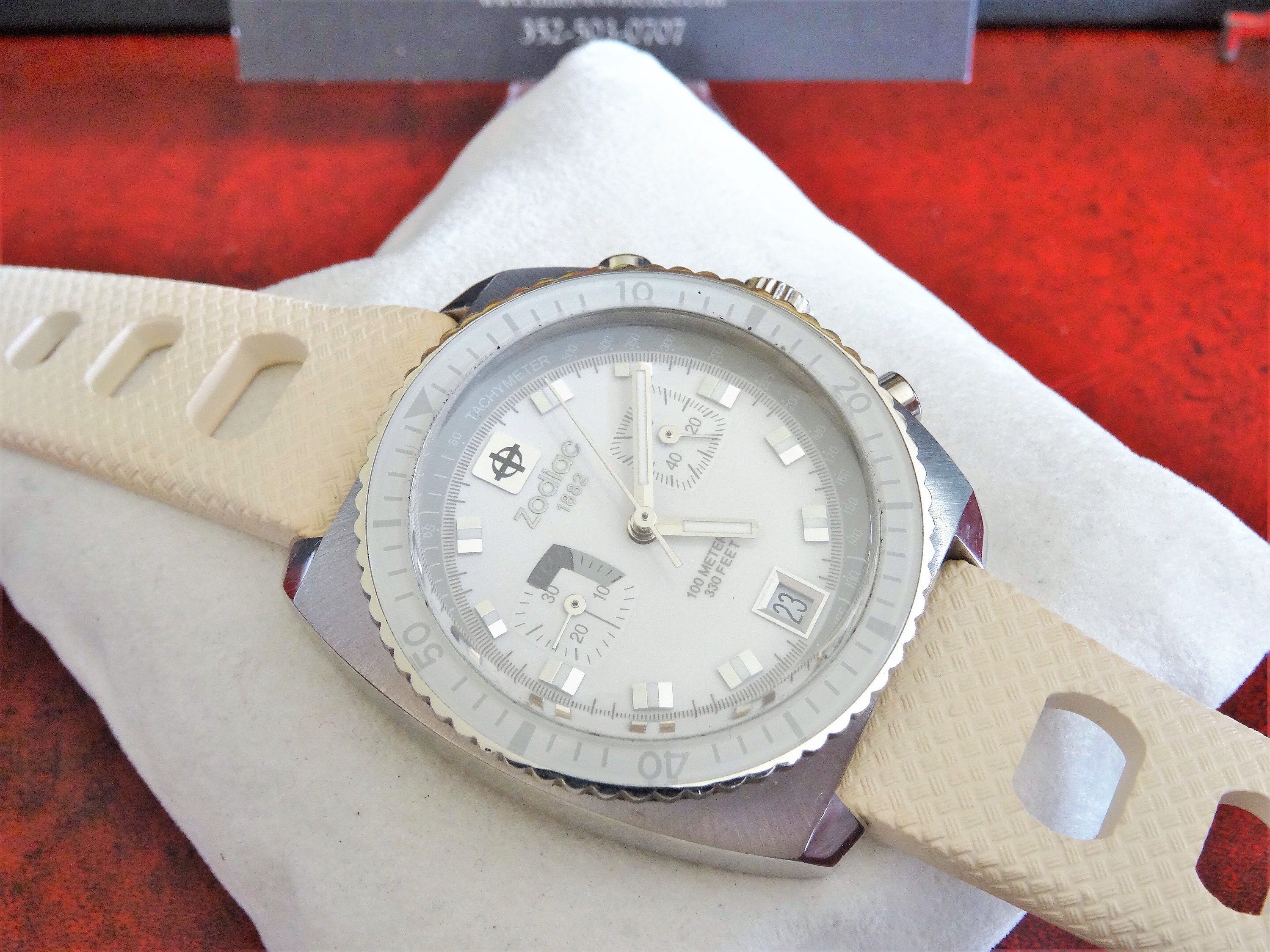 Zodiac Seadragon Swiss Tachymeter W.R. 100M Men's Watch W/ 20mm