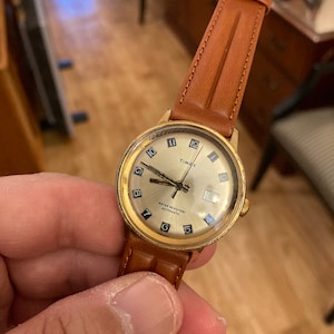 Vintage 1975 Timex Automatic Water Resistant Date Men&#39;s Watch w/ 18mm Leather Band!