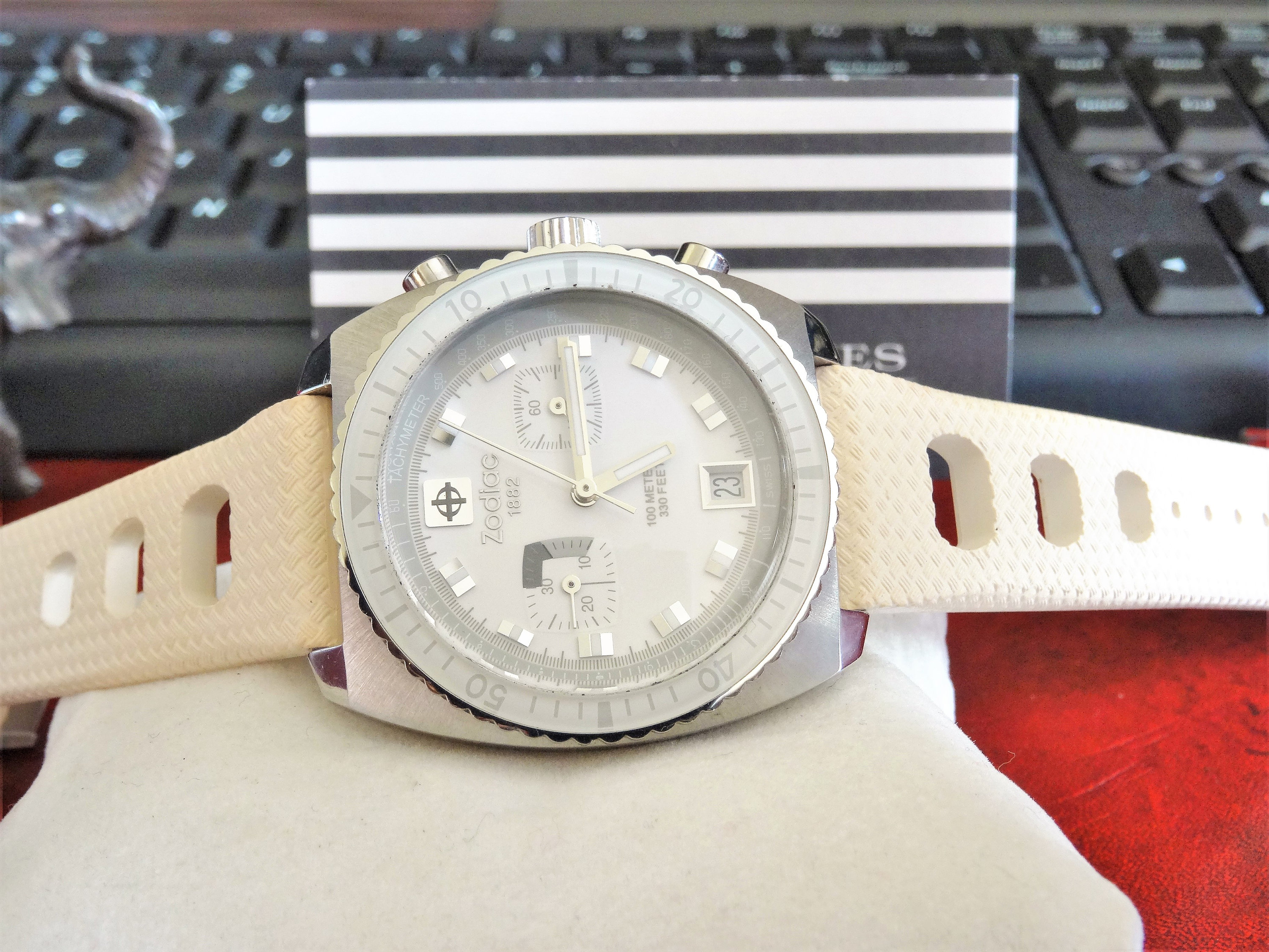 Zodiac Seadragon Swiss Tachymeter W.R. 100M Men's Watch W/ 20mm