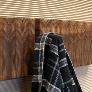 Coat rack, 6 hooks - end grain Nogal Cafetero wood. Designed and made by Hecho en Casa Taller.