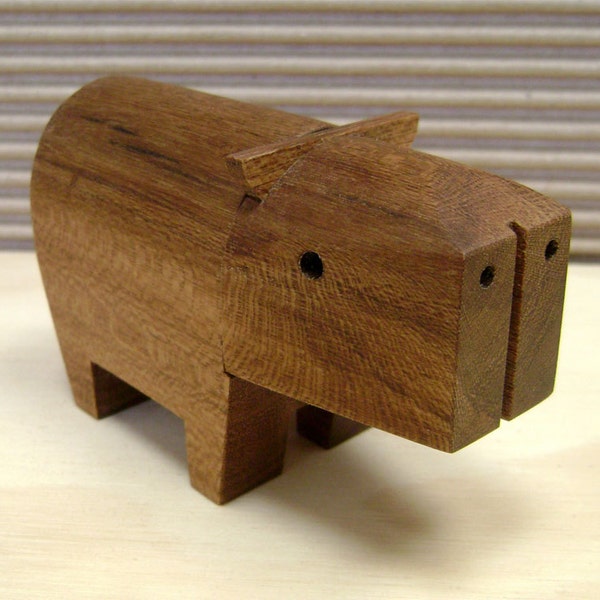 Capybara wooden box, rings box, designed and made by Hecho en Casa - Taller