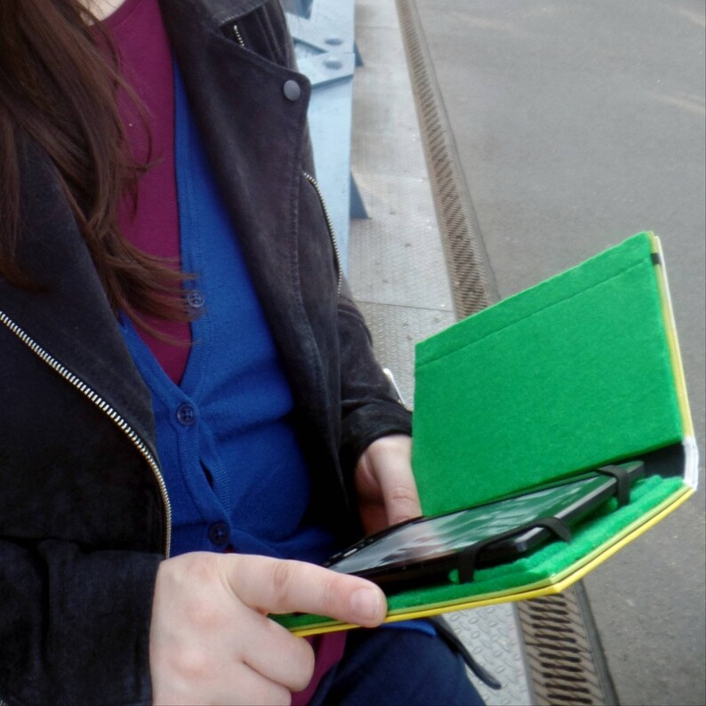 aufklappbare Tablet Hülle aus Karl May Buch Upcycling z.B. für iPad mini, Geschenk für Männer zdjęcie 5