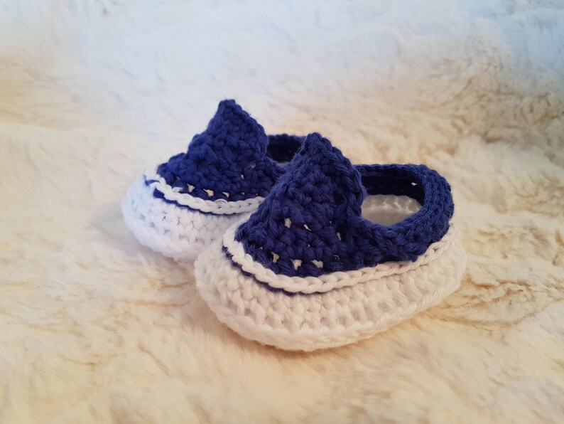 Häkeln Sie Baby Converse Set häkeln Converse Babyschuhe Hut & Bootie Set Baby Geschenk Set Häkeln Sie Baby Converse Set häkeln Converse Babyschuhe Hut & Bootie Set Baby Geschenk Set