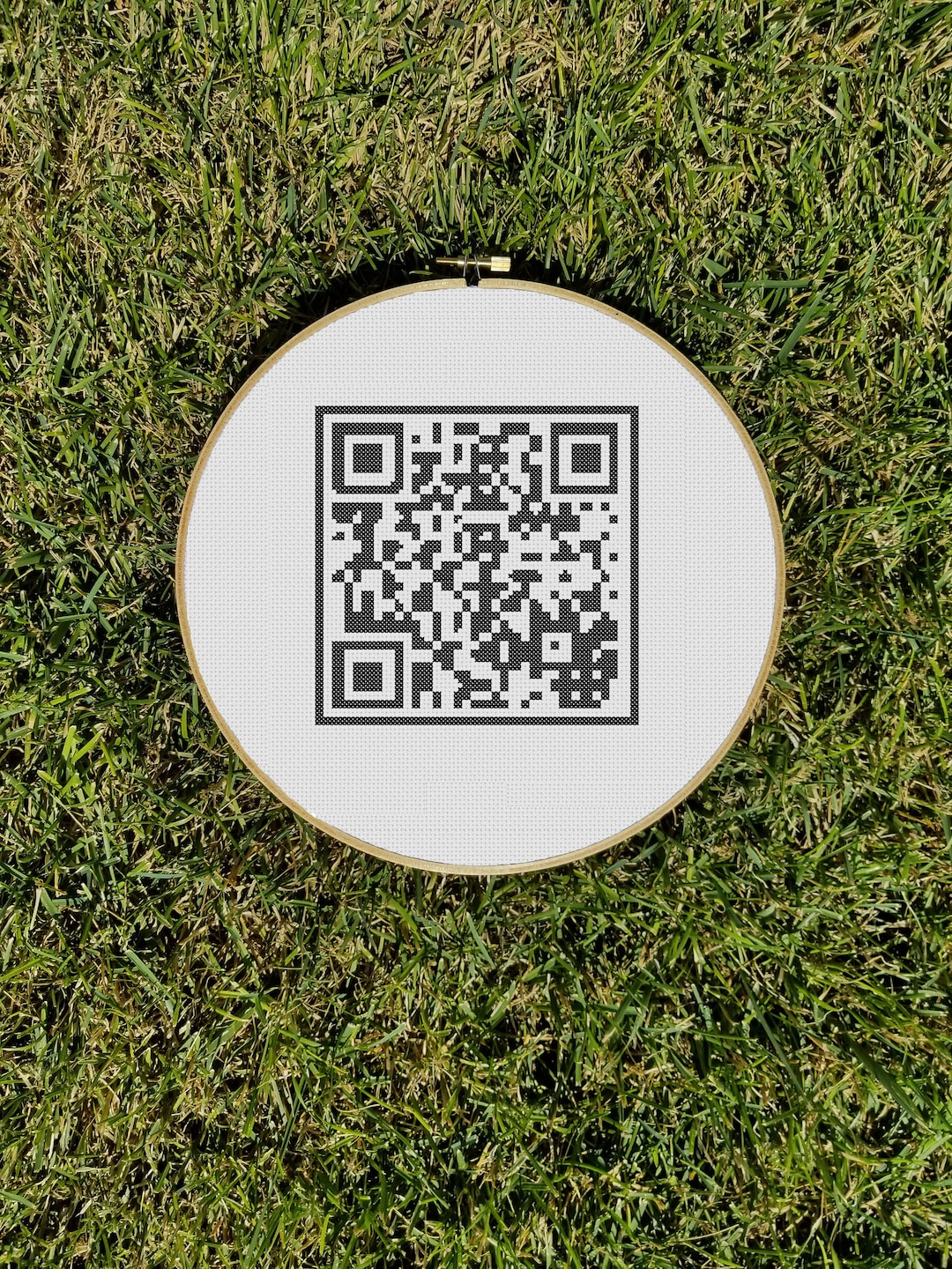 FO] simple but effective: Cross stiched rick roll QR code : r