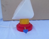 Memphis Style wandlamp ontworpen door Ettore Sottsass