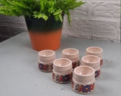 Set van 6 Retro Eierdopjes in Mepal style met bloemen in zeer mooie staat.