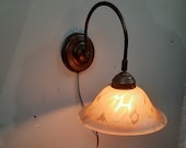 Art deco Wandlamp, brons met gemarmerde kelk vintage