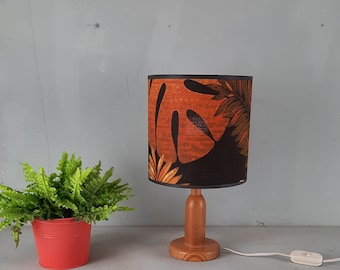 Lampe de table danoise Aro Leuchten avec un nouvel abat-jour rétro vintage.