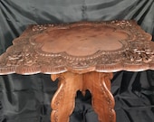 Zeer unieke Antieke klaptafel met fijn houtsnijwerk, Surinaams