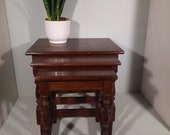 Mid Century Nesting Tables, mimiset, miniset bijzettafels eiken vintage