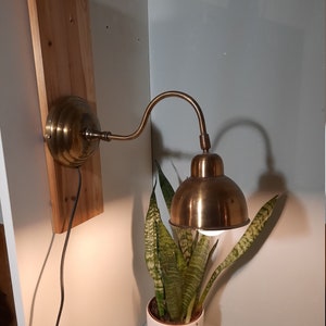 Antic style Brass wall lamp vintage.