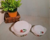 2 Arcopal Roses Oven dishes with lid 21 cm and 16 cm.